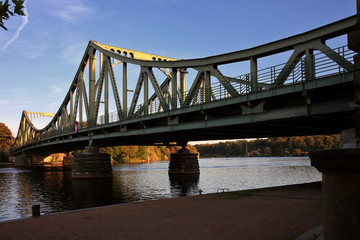 Glienicker Brücke im Herbst