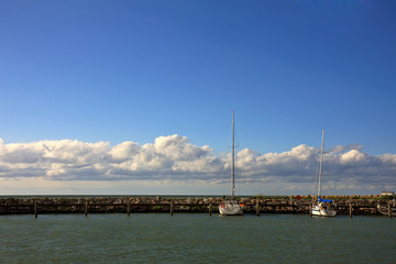 Segelboote im Hafen