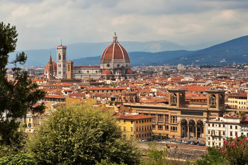 Fototapeta premium Catherdral in Florence view over city skyline.
