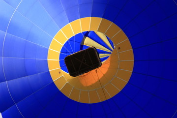 Naklejka premium blauer heißlufballon