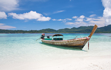 Fototapeta na wymiar longtail boat and beautiful beach with white sand