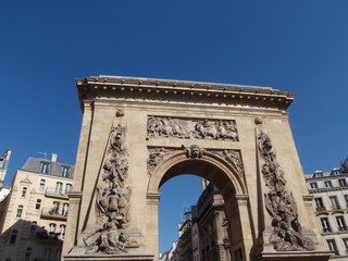 Fototapeta na wymiar Porte Saint Denis à Paris