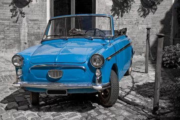 Poster Blauwe vintage auto. © Mi.Ti.