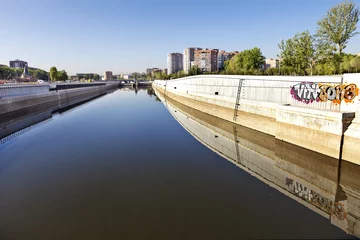 Papier Peint photo autocollant Canal Rio en la ciudad