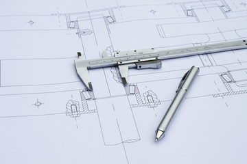 Progetto meccanico con calibro e penna