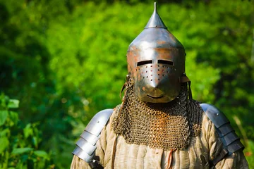 Foto op Plexiglas Ridders ridder in glanzend harnas