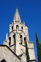 Fototapeta na wymiar Eglise saint Pierre à Avignon