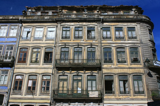 facade of traditional house in Oporto
