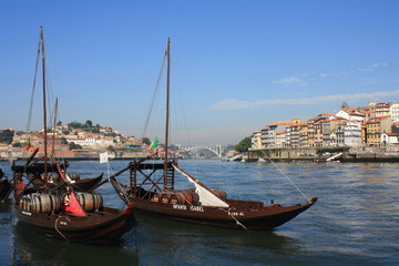 Fototapeta na wymiar rabelo boats in Vila Nova de Gaia