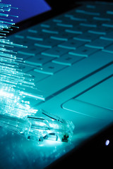 netbook con plug e fibre ottiche