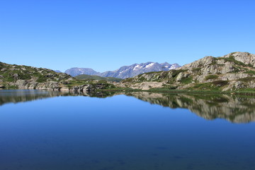 Fototapeta na wymiar Vaujany - panorama sur le lac 2