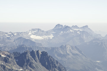 Fototapeta na wymiar Widoki z l'Aiguille du Midi (3842 m)