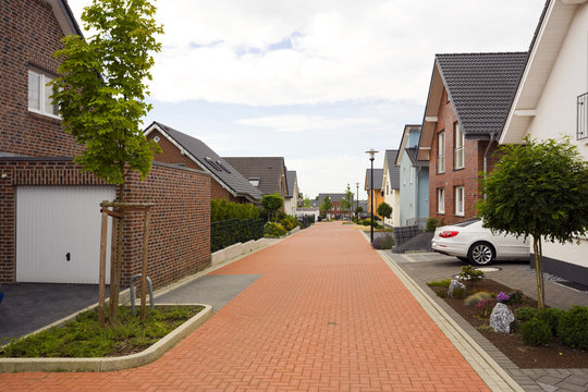 Stra&szlig;e im Wohngebiet