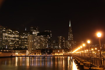Fototapeta na wymiar San Francisco bei Nacht