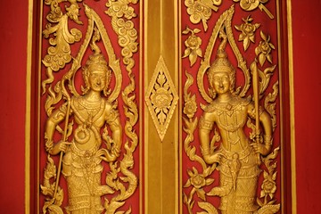 Fototapeta na wymiar Thai style molding art at the door