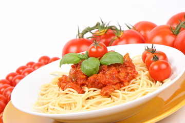 Spaghetti Bolognese with basil, tomatoes and cherry tomatoes