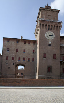Ferrara torre con orologio
