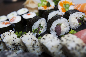 Sushi japonais dans un restaurant