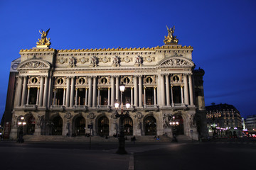 Fototapeta na wymiar Opera Garnier w Paryżu 3