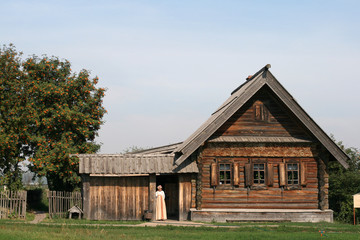 Fototapeta na wymiar Old wooden house in Suzdal Russia