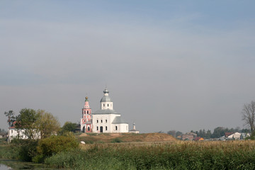 Fototapeta na wymiar Kościół w Suzdal Rosji