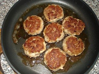 Gebratene Buletten von Biofleisch - fried meatballs (bio-meat)