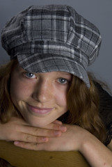 Teenager mit Mütze