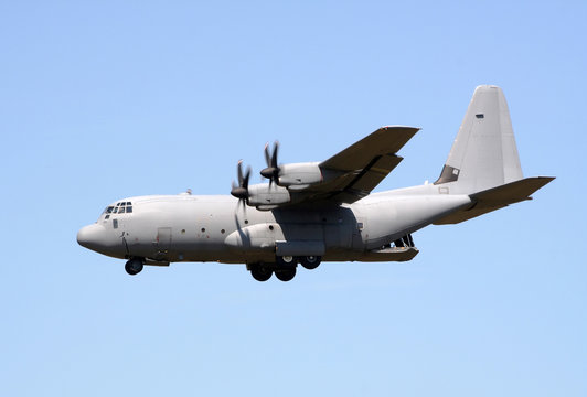 Fototapeta C-130 cargo plane
