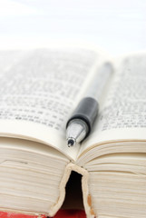 Fototapeta premium pen on book