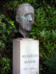 Grab von Heinrich Mann