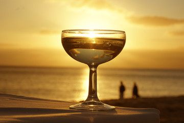 Sonnenuntergang in der Sektschale