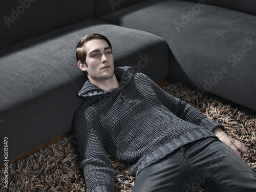 "liegender MAnn" Stockfotos und lizenzfreie Bilder auf