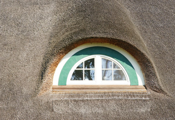 Reetdach Gaube mit Fenster