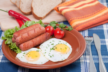 Fototapeta na wymiar Breakfast fried eggs and sausages