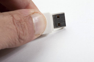 Finger mit USB Stick