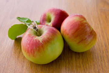 Beautiful juicy apples with leaves