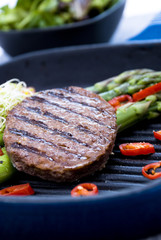 Beef burger with asparagus
