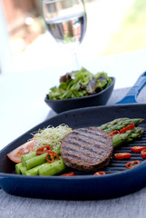 Beef burger with asparagus