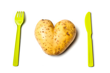 faim coeur nourriture patate pomme de terre table couvert manger