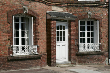 Fototapeta na wymiar Saint-Valéry - Façade d'une maison de briques