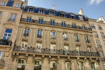 Fototapeta na wymiar immeuble à paris