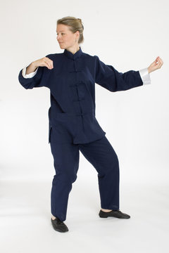 Tai Chi-Figur namens "Den Affen abwehren"
