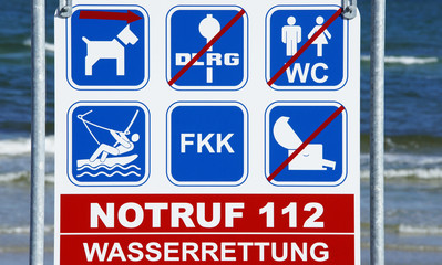Hinweis Schild am Strand