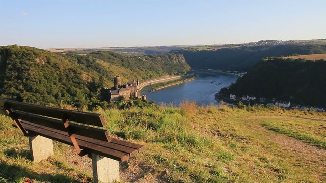 Blick auf Rhein und Burg