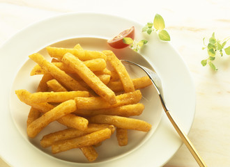 Pommes auf Teller