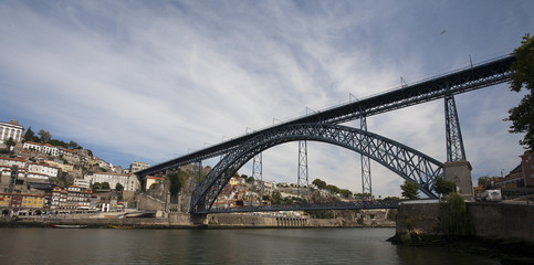 Fototapeta na wymiar Oporto, fiume Douro e Ponte Dom Luis
