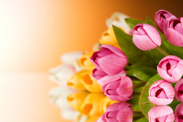 Obraz premium Bouquet of colorful tulips on the table