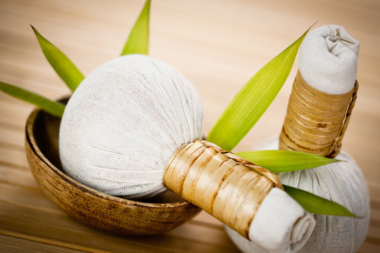 pochon massage Luk Pra Kob et bambou