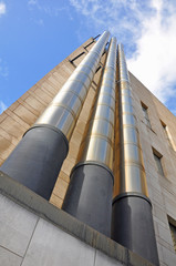 les trois chemin&eacute;es