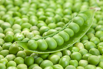 Fototapeta na wymiar Fresh peas background